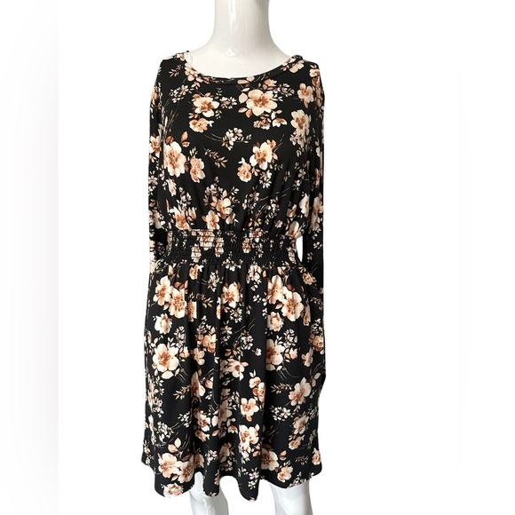 Apples & Iris Floral Dress - Picture 2 of 4